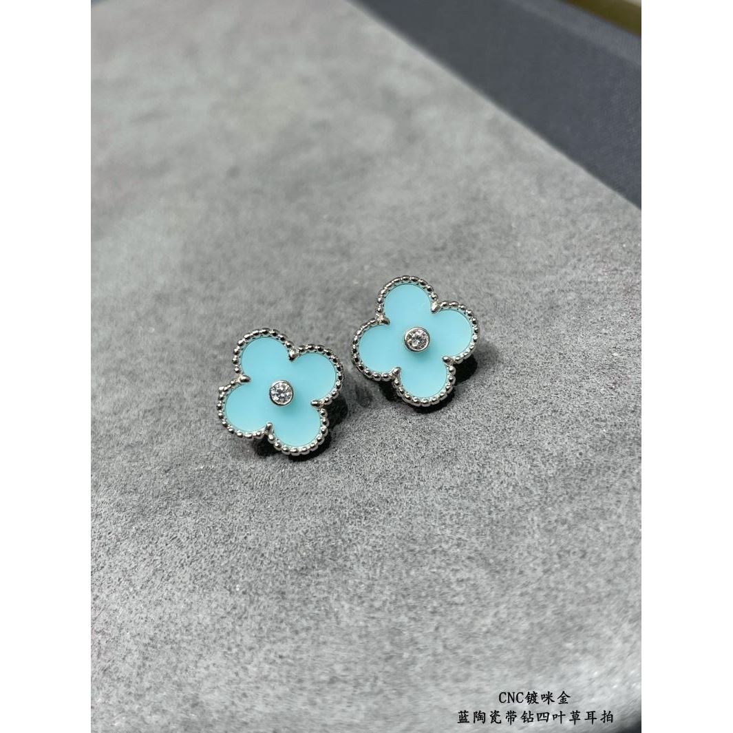 Vca Earrings - Click Image to Close